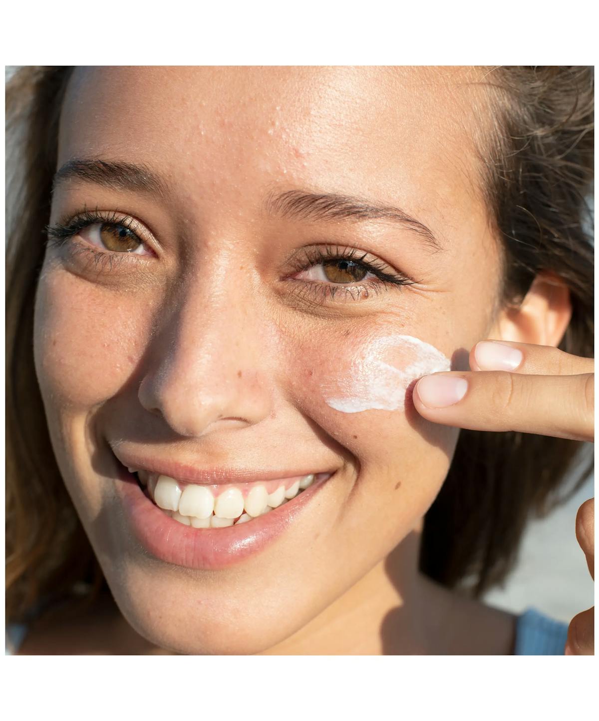 PROTECTOR SOLAR FACIAL AGE SHIELD FACE OIL-FREE SPF70 88ML - NEUTROGENA
