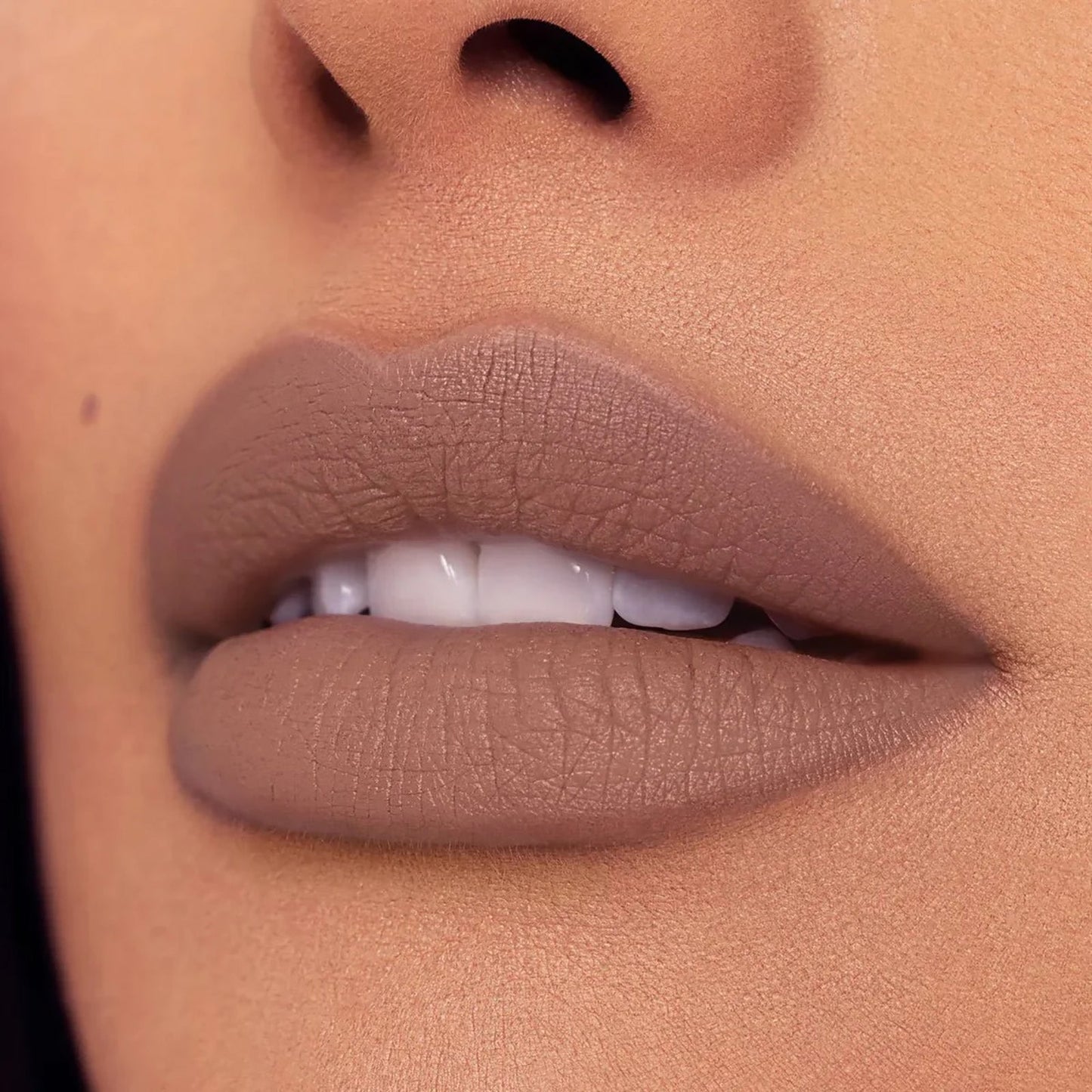 LABIAL EN BARRA ALL YOURS TEASE ME - BEAUTY CREATIONS