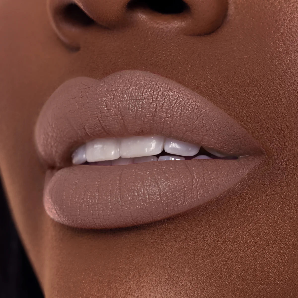LABIAL EN BARRA ALL YOURS TEASE ME - BEAUTY CREATIONS