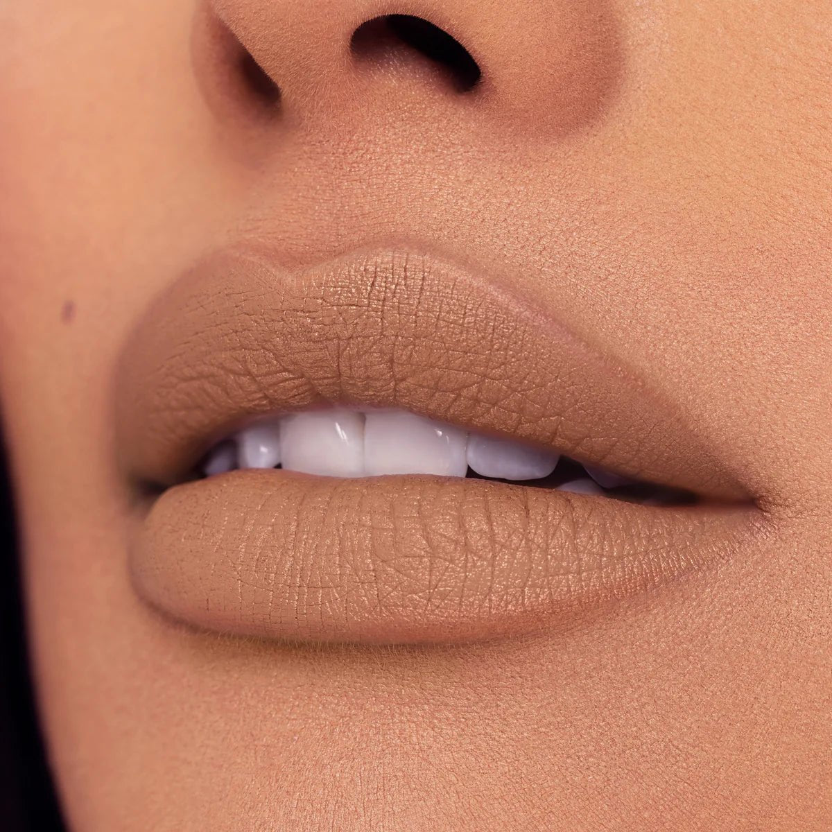 LABIAL EN BARRA STRINGS ATTACHED TEASE ME - BEAUTY CREATIONS