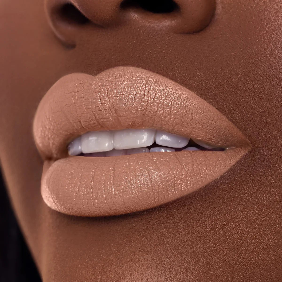 LABIAL EN BARRA STRINGS ATTACHED TEASE ME - BEAUTY CREATIONS