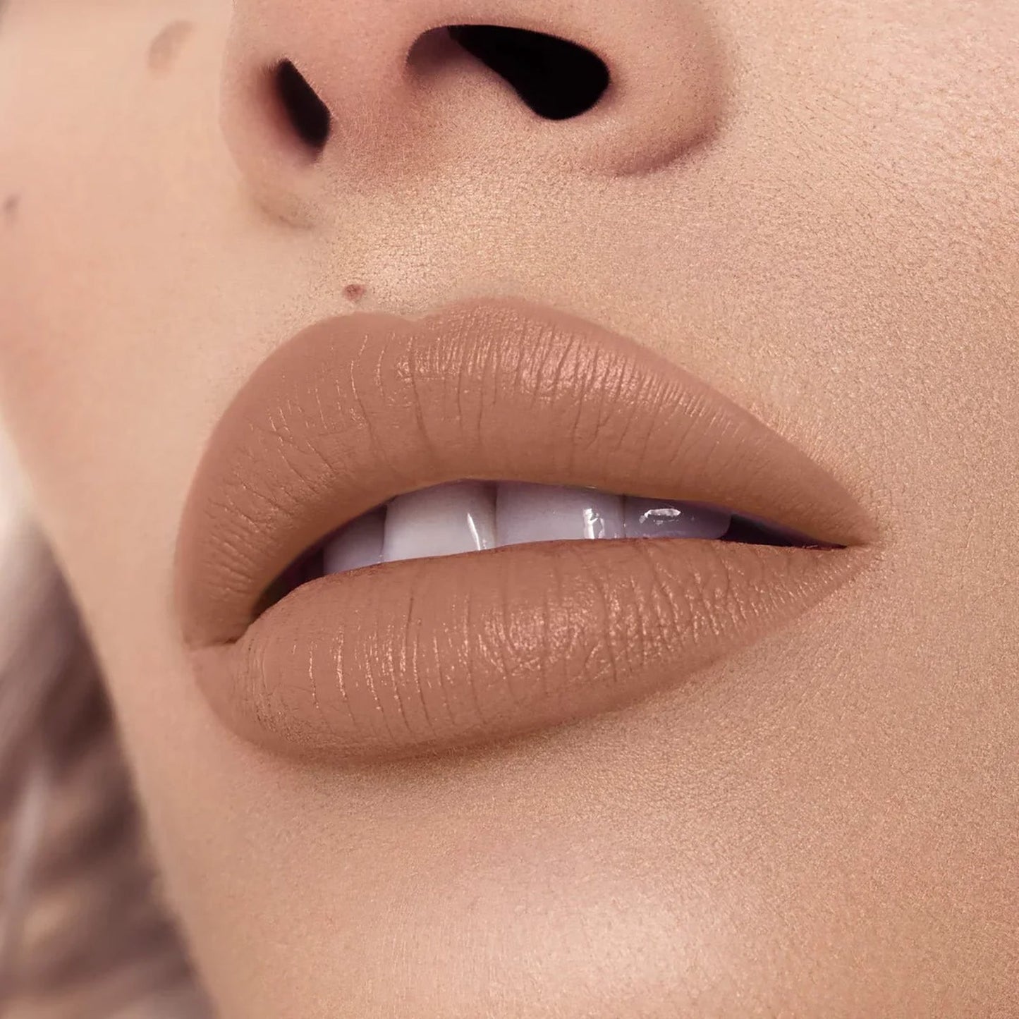 LABIAL EN BARRA STRINGS ATTACHED TEASE ME - BEAUTY CREATIONS
